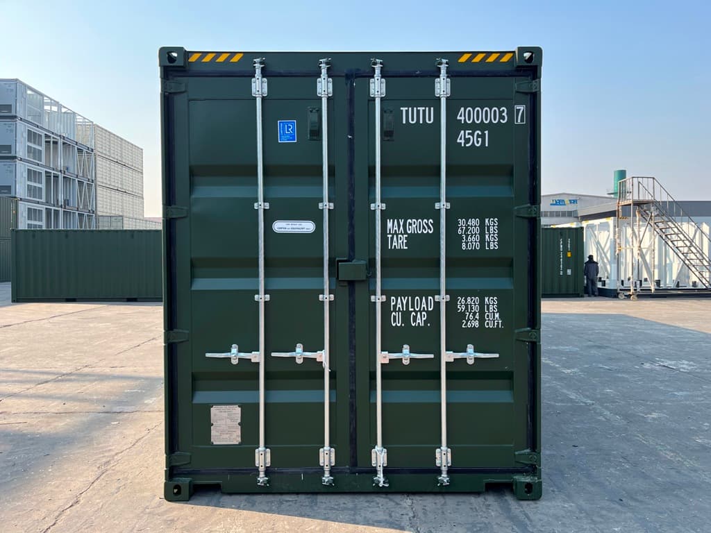 Choosing Between RAL 6007 Bottle Green and RAL 5013 Cobalt Blue Containers